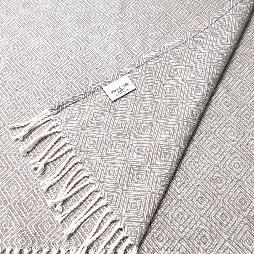 Peacock Alley Hotel Luxury Throw Blanket Portugal Taupe Diamond Weave 50x70 Snag